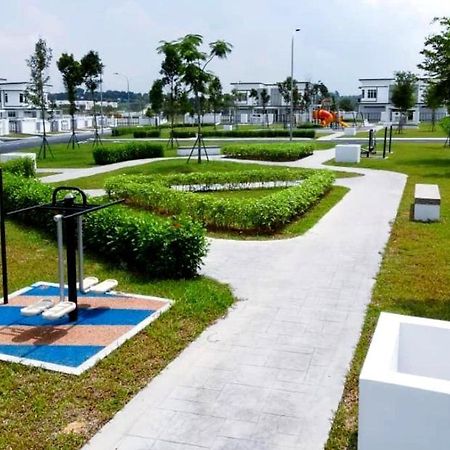 Johor Desaru Beach Bungalow Villas Kangkar Chemaran Exterior foto